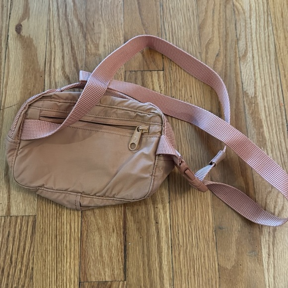 Fjällräven Kånken hip pack flesh Pink or Crossbody Bag great pre owned condition - Picture 2 of 4